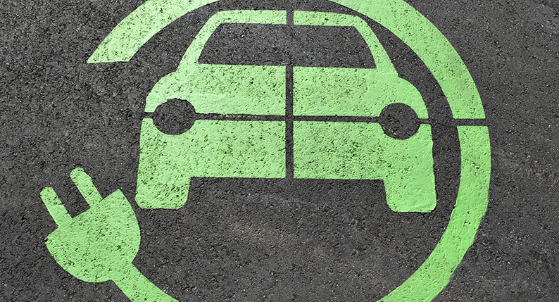 苗圩：新能源汽車明年或?qū)纹疖囀小鞍氡诮健?></div>
            </a></li>
          
          <li id=